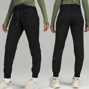 Lululemon Athletica Women's Dance Studio Mid-Rise Jogger in Black